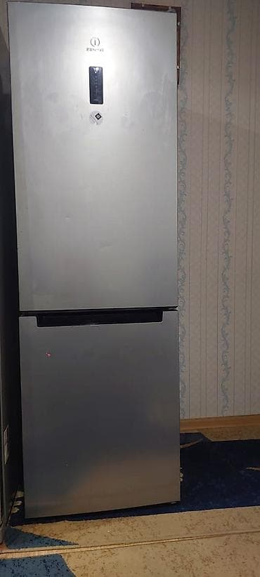 ev soyuduculari: 2 qapılı Indesit Soyuducu Satılır, rəng - Gümüşü — 1