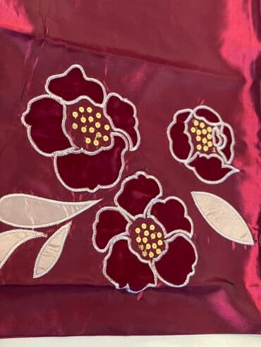 двухсторонние гобеленовые наволочки: Yataq örtüyü ve 2 yastıq üzü satılır. Yenidir. İşlenmeyib. Örtüyü hem — 2