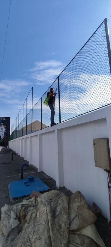 Услуги мастеров по дверям: Öztürkler İnşaat Group – stadion və döşəmə həlləri Xidmətlər: - Açıq — 3