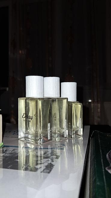 Şəxsi əşyalar: Emay Perfume – ətir kolleksiyası Məhsul: Şüşə flakonlarda Emay — 1