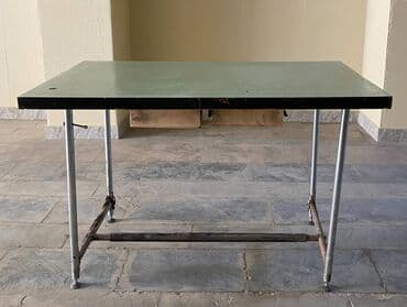 İdeal vəziyyətdə 5 ədəd masa. Ölçüsü: 60 x 120x 100 (en x uzunluq x