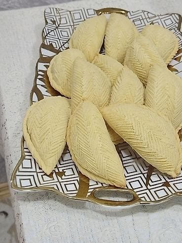 gilan pastellik parcalar: Şəkərbura, ənənəvi Azərbaycan şirniyyatıdır. Bu şirniyyatın xarici — 2