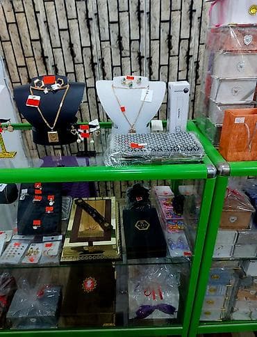 qizil alan: Hazır Ətir biznesi satılır. Kondinsaner, mebellər, vitrinlər — 4