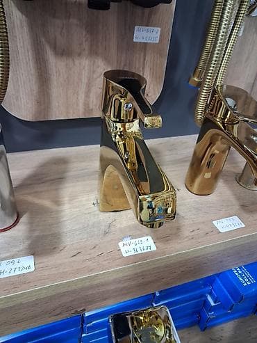cen su: Qızılı rəngli lavabo qarışdırıcısı (təkqollu) - Material: Məsaməsiz — 1