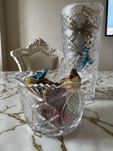 Qedmi xrustal qendqabi