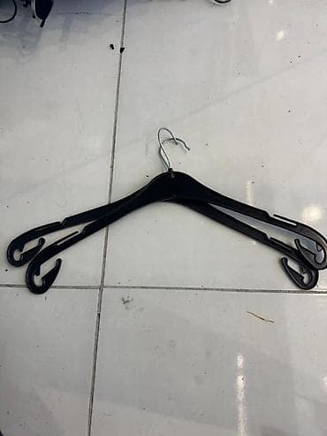 Qiymet 0.15 qepikdi 3000 edede yaxın var ag ve qara rengli 050 793 09