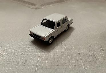 mozaika oyuncaq: Miqyası göstərilən klassik “Jiquli” (VAZ 2107 üslubunda) metal model — 1