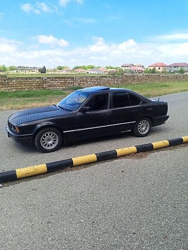 range rover buferi: BMW 5 Series E34 sedan - Korpus: qara rəng, klassik E34 dizaynı — 5