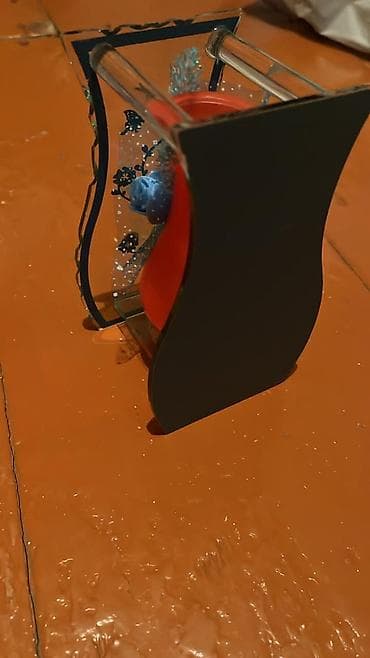 divar bezekleri: Bir vaza — 3