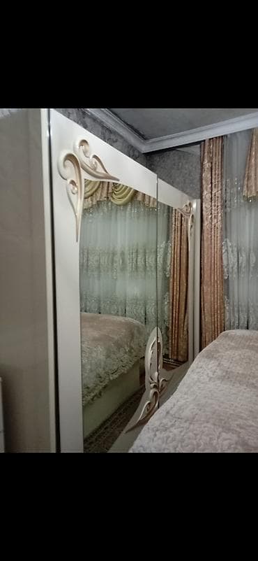 Dolab 350 azn yo təcili evden cixmalidir deyə 250 azn satır ideal