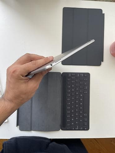 en ucuz ipad pro: Ipad pro 10.5 2017 64 gb Zavoddur ustada olmayib Ustunde original — 9