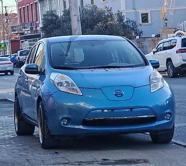 Nissan Leaf: 0.1 л | 2011 г. Хэтчбэк
