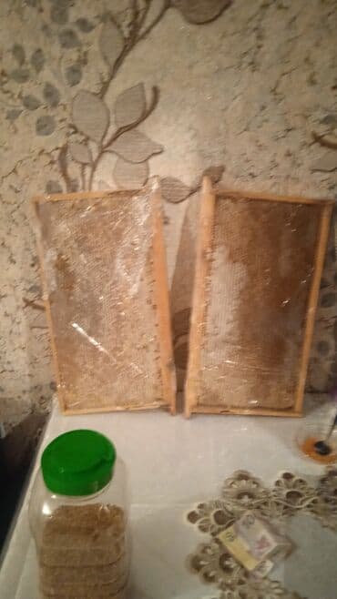 arı balı: Təbii pətək balı – birbaşa çərçivədən - Məhsul: Arı pətəyində mum — 4