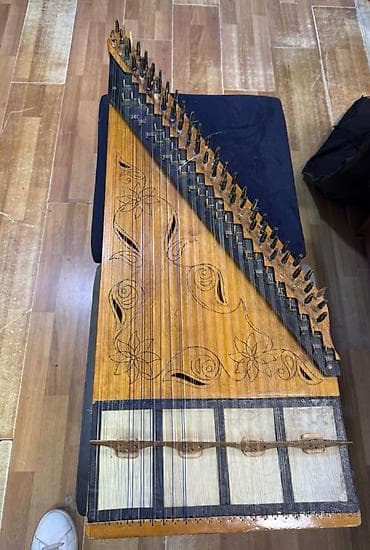 gitara simleri: Qanun (Kanon) – milli simli musiqi aləti İşlənmiş. 1-3 siniflərə — 3