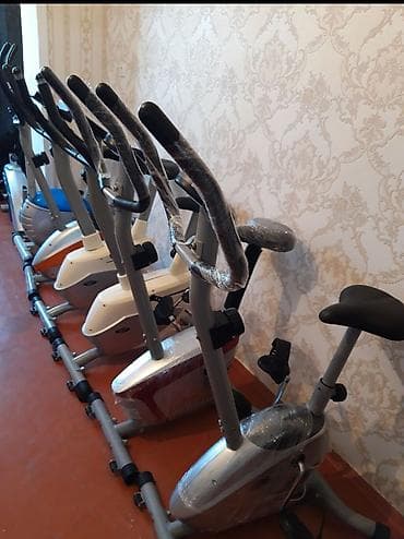 cube velo: Müxtəlif rənglərdə olan stasionar velosipedlər. Bu velosipedlər evdə — 1