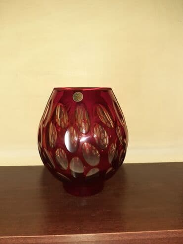ваза красная: Одна ваза — 1