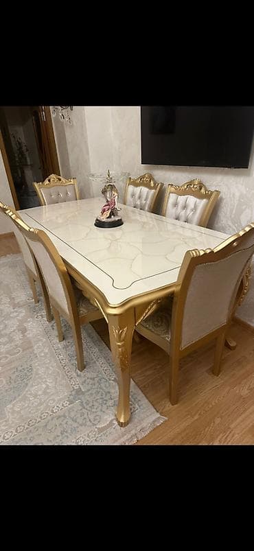 700 manat masa dəsti Masa bağlı 2m açıq 2.40m təmiz taxta 1900m alınıb