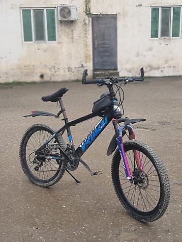 ucuz velosiped satisi: Mavi və qara rənglərdə olan bu dağ velosipedi möhkəm çərçivəyə və ön — 3
