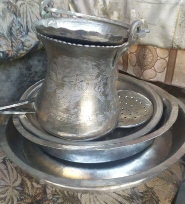 qızıl onluq qiyməti: Mis qazanlar, çömçə, satıl və s. satılır. Gehizlik üçün 25 il qabaq — 1