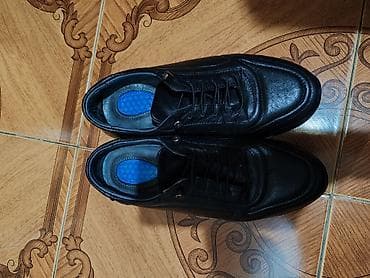 Ayaqqabılar: Qadın ayaqqabıları – 2 cüt 1) Qara dəri bağlamalı ayaqqabı - — 2