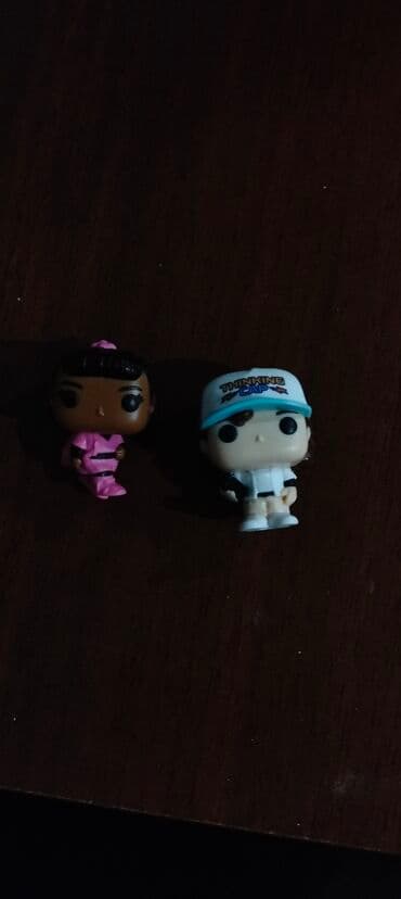 Avtomobil modelləri: Kolleksiya üçün vinil figurlar seti - 2 ədəd kiçik ölçülü vinil — 1