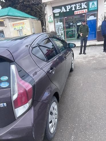 toyota corolla 1 4 benzin: Toyota Aqua Hybrid hatchback - Yanacaq sistemi: Hibrid (benzin + — 8