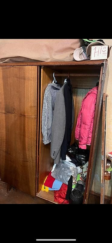 2ci el taxtlar: 1987 ci ilin Macarıstan istehsalı olan dolablar, bir yerdə aldığı — 4