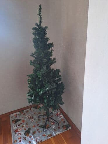 Süni Yeni il ağacı - Model: klassik şam formasında, qaranlıq-yaşıl