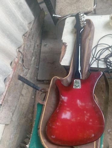 gitara tornado: Elektrik gitara – vintage üslublu, 1960–70-lar dizaynına bənzər korpus — 4