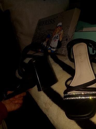 Qadın geyimləri: Qadın sandaleti – qara, zərli detallı Qiymətdə razılaşmaq olar — 3