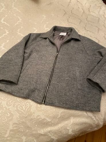 женские кардиганы большого размера: Boğazlı yaxalı, fermuarlı boz rəngdə qadın/kişi üst geyimi (jaket). - — 2