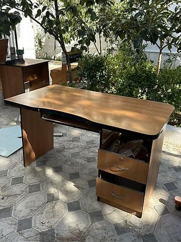Ofis/iş masası – ağac teksturası ilə - Geniş iş səthi, yumşaq