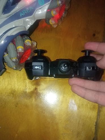 Игрушки: Işıqla rı olan dır. 4x4 cəkir öz toku ilə işləyir pultla gəlir arxa — 6