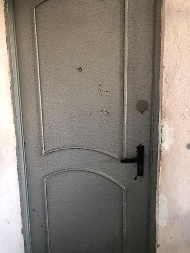 Metall giriş qapısı - Material: möhkəm metal konstruksiya - Rəng: boz