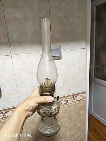 qedimi sandiqlar: Şüşə kolbali, fitilli klassik neft lampası. - Material: Şüşə gövdə və — 1