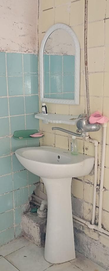 Vanna otağı üçün əlüzyuyan və güzgü ilə birlikdə - Pedestal tipli