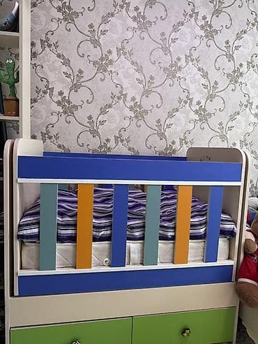 Beşiklər: Oğlan və qız üçün, Dördbucaq, Beşik, Dəstsiz, Matras ilə, Yellənmə mexanizm ilə — 1