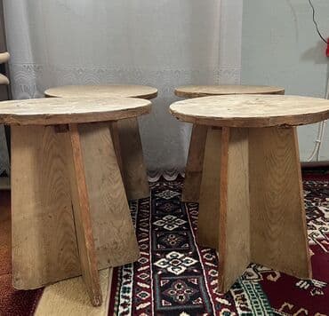 столы из натурального дерева: 4 ədəd taxta taburet/düşəngə - Material: tam ağac/kontrplak. - — 2
