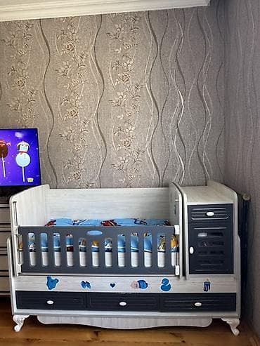 ruminya mebeli: Uşaq beşiyi və komodlu transformasiya olunan model - Rəng: açıq ağac — 2