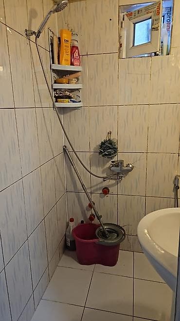 Bılecerıde 1otag ev satılır.45 kv.Butun kamunalları var.damı. Elmar