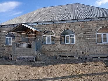 icarə ev: Satılır: daş kürsülü, geniş həyətə malik həyət evi - Tikili — 2