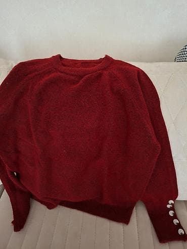 kreditle paltar: Qırmızı trikotaj sviter - Klassik dairəvi yaxa - Yumşaq, xəzə bənzər — 1