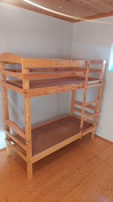 matras tək: İki mərtəbəli taxta çarpayı - Material: təbii ağac (şam tonlarında) — 1