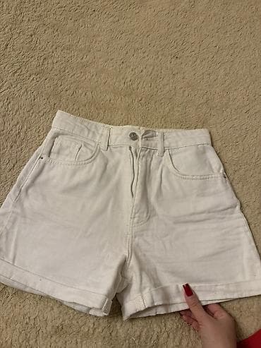 Ağ rəngli denim şort - Kəsim: klassik 5 ciblə (2 ön, 2 arxa, 1 kiçik