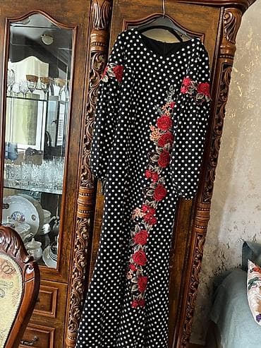 rende: Qara-ağ xallı uzun don - Dizayn: Qara fon üzərində ağ xallı naxış, ön — 1