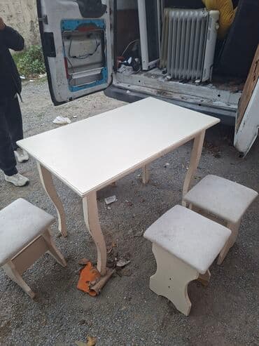 rengli lampalar: Əla vəziyyətdədi.1stol.4stul — 1