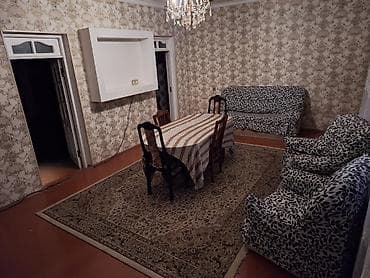 Ev gəncədə köhnə maşın bazarına yaxın üç otağ hər bir şəraiti var