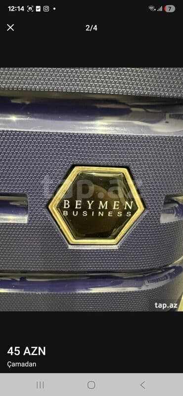 İdman qidaları: Dörd təkərli, tünd göy rəngli səyahət çamadanı. Çamadanın ön — 2