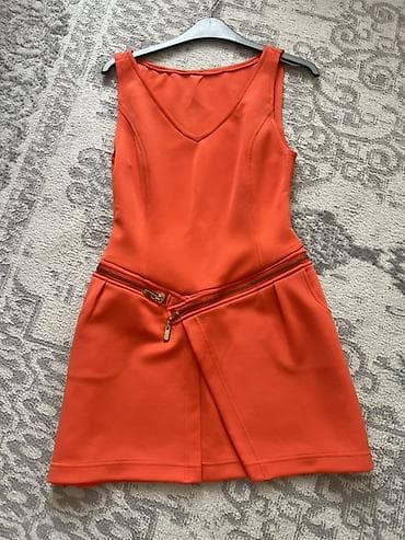 lil solid 2.0: Qırmızı/oranj mini don - Model: qolsuz, V formalı yaxa - Siluet: bel — 2