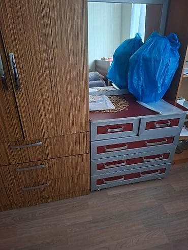 divan hovsan: Çarpayi. tumuçka 2 eded. kamod dolab.Hamisi birge 350 man.Unvan Hovsan — 4